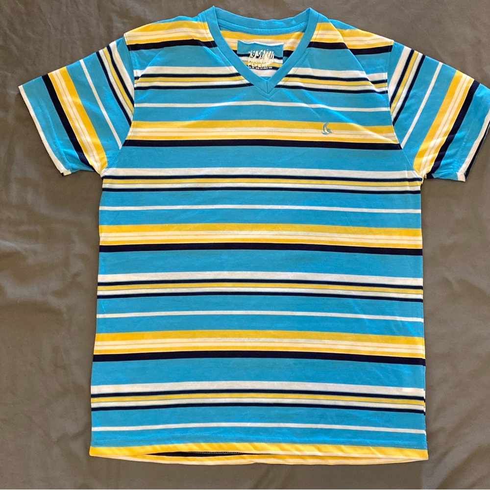 4 brand new T-shirt. Perfect for the beach or a night out